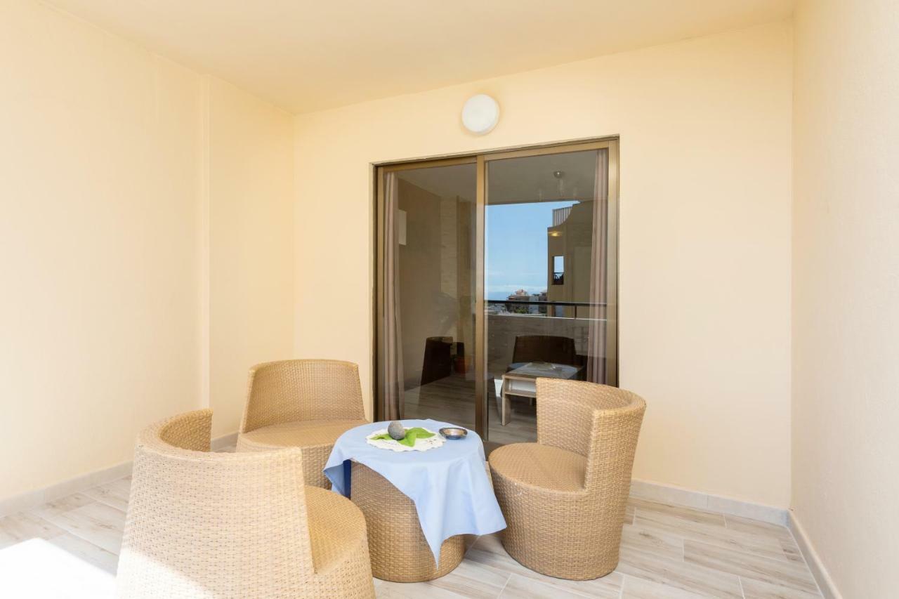Tropic Apartments En Castle Harbour 로스크리스티아노스 외부 사진